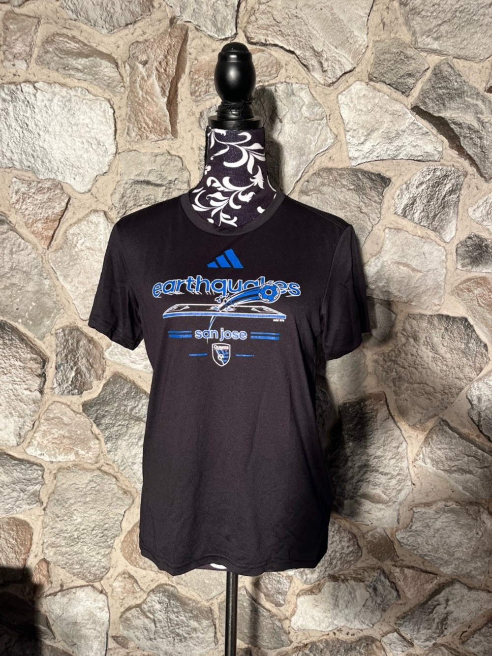 NWT Addias Earthquake Pre-Game TShirt M